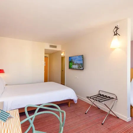 Hotel Ibis Styles En Velay 3*