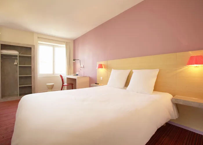 Отель Ibis Styles En Velay 3*