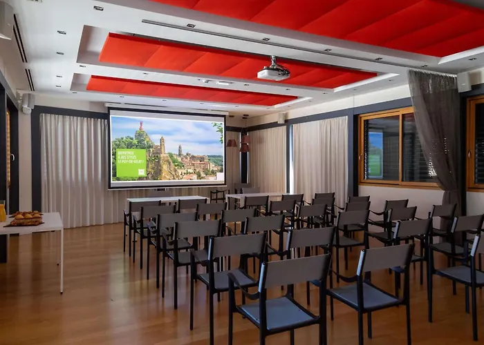 Отель Ibis Styles En Velay 3*